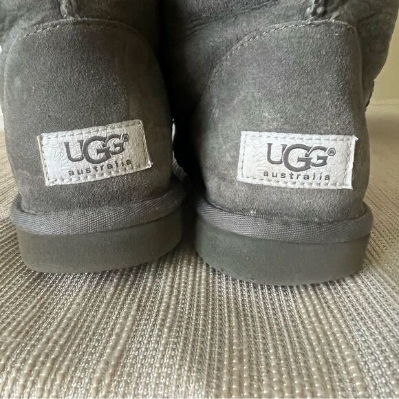 UGG Australia Grey Boots S/N 5815 Leather Genuine Sheepskin Classic Tall US  W6 - Picture 13 of 14